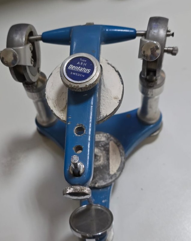 Semi-adjustable Articulator